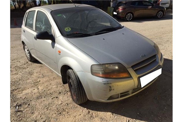 daewoo kalos (2002) del año 