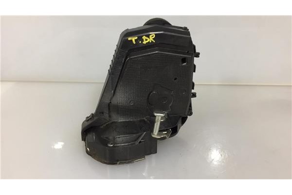 Recambio de cierre electromagnetico trasero derecho para toyota yaris (ksp9/scp9/nlp9) 1.3 vvt-i referencia OEM IAM 690500D060  