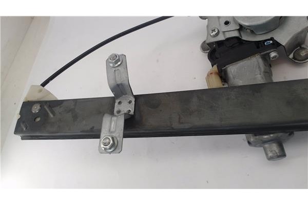 Recambio de elevalunas electrico delantero izquierdo para hyundai h-1 furgón 2.5 crdi referencia OEM IAM 935704A000  