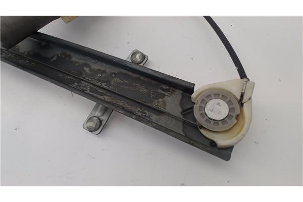 Recambio de elevalunas electrico delantero izquierdo para hyundai h-1 furgón 2.5 crdi referencia OEM IAM 935704A000  