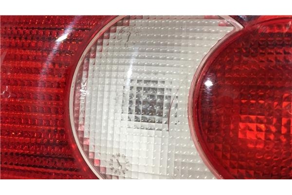 Recambio de piloto trasero derecho para nissan cabstar caja/chasis (f22) 3.0 referencia OEM IAM 265559X125 152250 