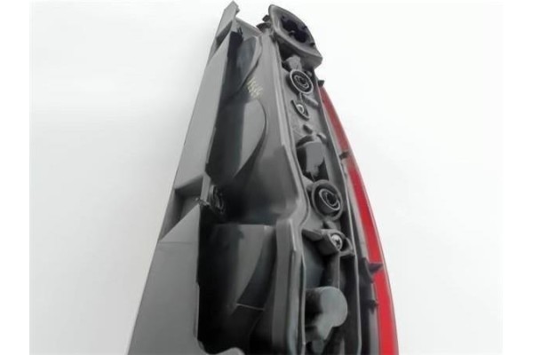 Recambio de piloto trasero derecho para opel corsa c 1.0 referencia OEM IAM 09114337 89302181 