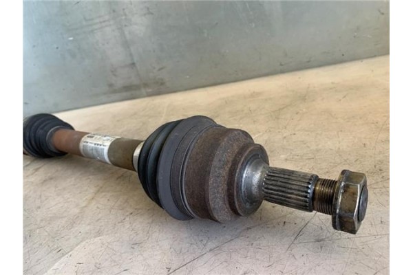 Recambio de palier delantero derecho para citroen c4 coupe 1.6 vtr plus referencia OEM IAM 3273AJ  