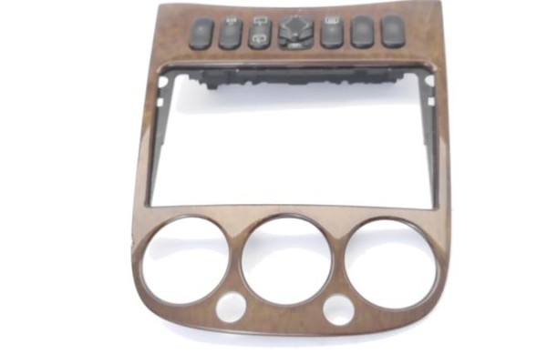 Recambio de embellecedor consola central para mercedes-benz clase a (bm 168) 1.9 190 (168.032) referencia OEM IAM A1686802236 16