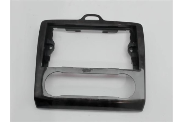 Recambio de embellecedor consola central para ford focus berlina (cap)(2004) referencia OEM IAM   