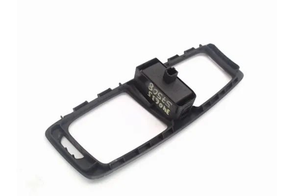 Recambio de embellecedor consola salpicadero para renault megane iii berlina 5p 1.5 expression referencia OEM IAM 682600016R  
