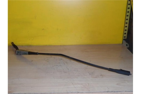 Recambio de brazo limpiaparabrisas delantero derecho para opel corsa d 1.3 cdti referencia OEM IAM 13182326  