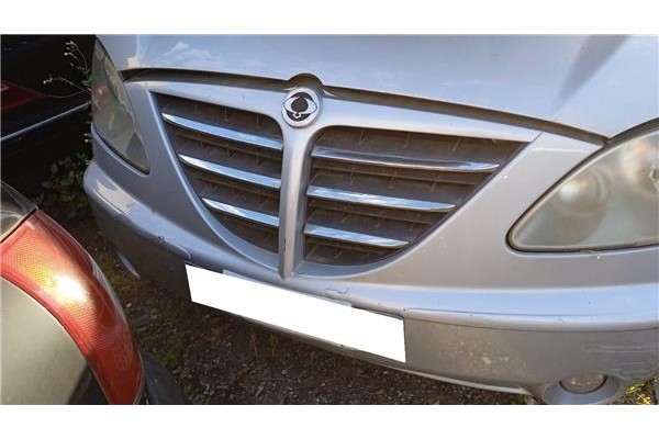 Recambio de paragolpes delantero para ssangyong rodius 2700 referencia OEM IAM 7871A21200 D27DT 