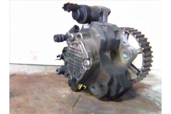 Recambio de bomba inyectora para volvo v40 familiar 1.9 di referencia OEM IAM 8602784  