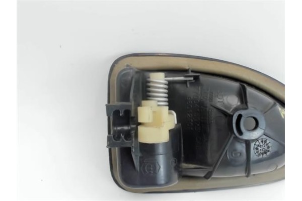 Recambio de manilla int. puerta delantero derecha para renault clio ii fase i (b/cb0) 1.4 alize referencia OEM IAM 7700415975 96