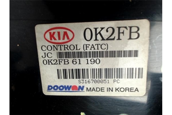 Recambio de embellecedor consola central para kia carens (rs) 2.0 crdi referencia OEM IAM 0K2FB61190  