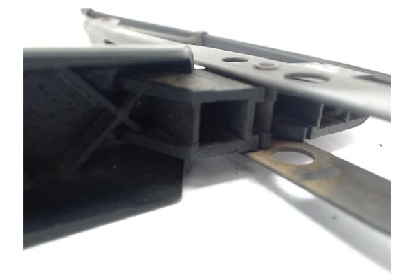 Recambio de brazo limpiaparabrisas trasero para opel corsa d 1.4 referencia OEM IAM 80015317 55701469 
