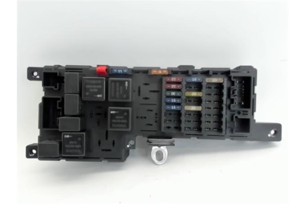 Recambio de caja fusibles/rele para volvo s60 berlina 2.4 d5 referencia OEM IAM 650429  