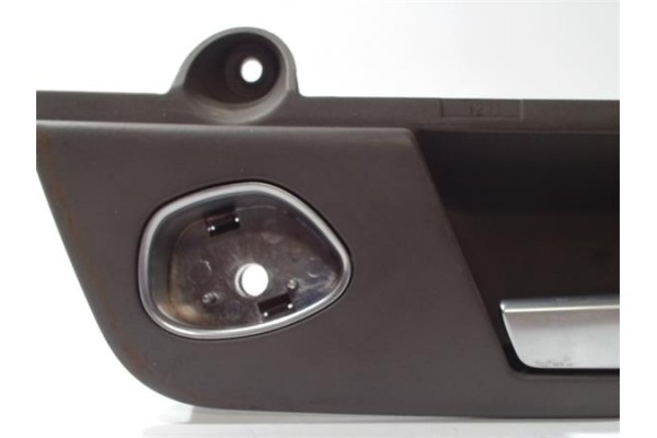Recambio de manilla int. puerta delantero derecha para audi a4 avant (8e) 1.9 tdi (96kw) referencia OEM IAM 8E0839020  