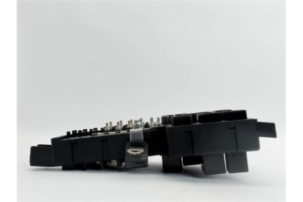 Recambio de caja fusibles/rele para volvo s60 berlina 2.4 d5 referencia OEM IAM 650429  
