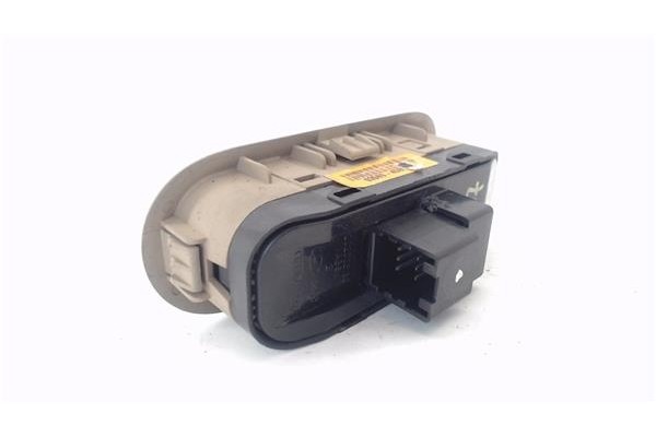Recambio de mando elevalunas trasero derecho para kia carnival 2.9 crdi referencia OEM IAM 935804D801CS 935804D801KS 