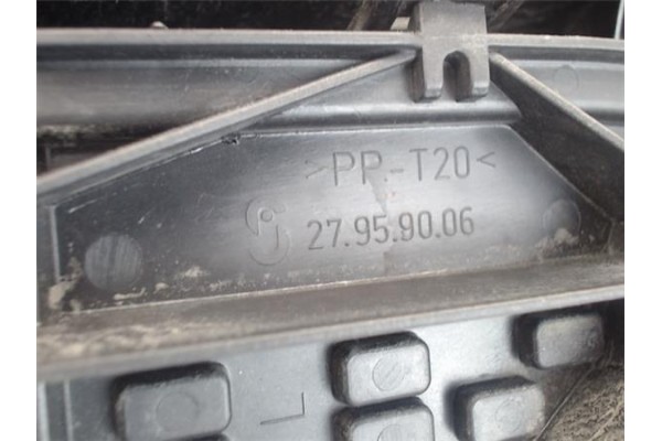 Recambio de piloto trasero izquierdo para mitsubishi colt cz3 berl. 5 (z30a) 1.1 inform (d) referencia OEM IAM MN186269  