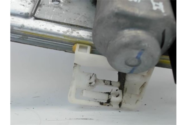 Recambio de mecanismo elevalunas trasero izquierdo para renault megane ii berlina 5p referencia OEM IAM   