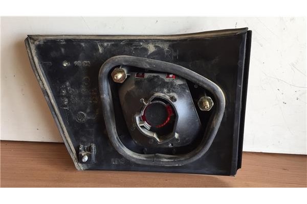 Recambio de piloto trasero derecho para mitsubishi carisma berlina 5 (da0) 1.6 1600 glx referencia OEM IAM MB944544 29210202 