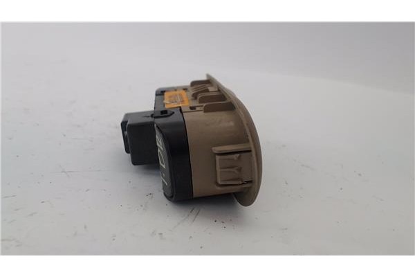 Recambio de mando elevalunas trasero derecho para kia carnival 2.9 crdi referencia OEM IAM 935804D801CS 935804D801KS 