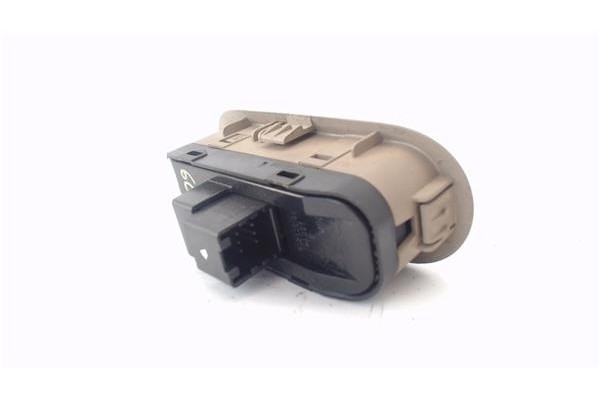 Recambio de mando elevalunas trasero derecho para kia carnival 2.9 crdi referencia OEM IAM 935804D801CS 935804D801KS 
