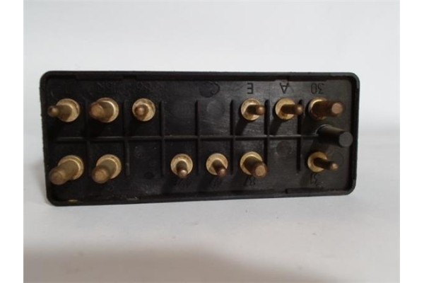 Recambio de caja fusibles/rele para mercedes-benz 190 e lim. (bm 201) 1.8 e 190 (201.018) referencia OEM IAM 2018210047 05898300