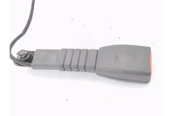 Recambio de anclaje cinturon delantero izquierdo para kia rio (jb) 1.4 16v referencia OEM IAM 888301G000XI  