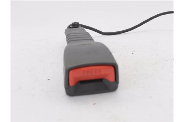 Recambio de anclaje cinturon delantero izquierdo para kia rio (jb) 1.4 16v referencia OEM IAM 888301G000XI  
