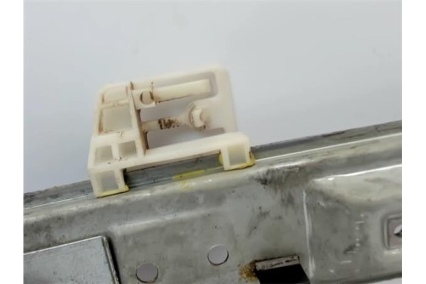 Recambio de mecanismo elevalunas trasero izquierdo para renault megane ii berlina 5p referencia OEM IAM   