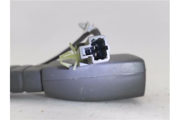 Recambio de anclaje cinturon delantero izquierdo para kia rio (jb) 1.4 16v referencia OEM IAM 888301G000XI  