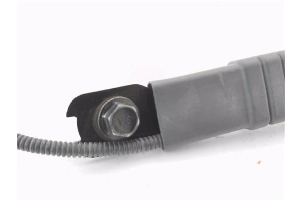Recambio de anclaje cinturon delantero izquierdo para kia rio (jb) 1.4 16v referencia OEM IAM 888301G000XI  