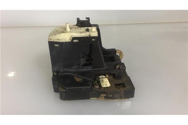 Recambio de cierre electromagnetico delantero derecho para renault clio ii (xbo) 1.5d dci 80cv referencia OEM IAM 7701473172  