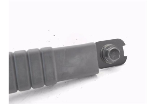 Recambio de anclaje cinturon delantero derecho para kia rio (jb) 1.4 16v referencia OEM IAM 888401G200XI  