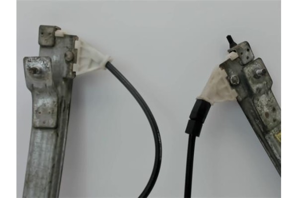 Recambio de mecanismo elevalunas delantero izquierdo para bmw serie 3 berlina (e46) 2.0 320i referencia OEM IAM 51337020659 2070