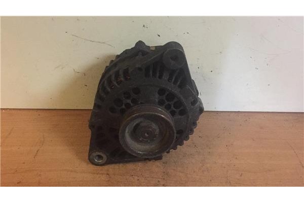 Recambio de alternador para nissan serena (c23m) 1.6 lx referencia OEM IAM 231000C000 LR180735 231000C001 , NISSAN