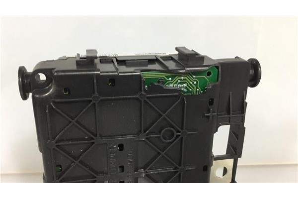 Recambio de caja fusibles/rele para citroen xsara picasso 2.0 hdi exclusive referencia OEM IAM 9643498880 T118470003 