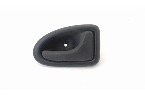 Recambio de manilla int. puerta trasero derecha para renault clio ii fase i (b/cb0) 1.2 16v (b/cb05) referencia OEM IAM 82000959 Recambio de manilla int. puerta trasero derecha para renault clio ii fase i (b/cb0) 1.2 16v (b/cb05) referencia OEM IAM 82000959
