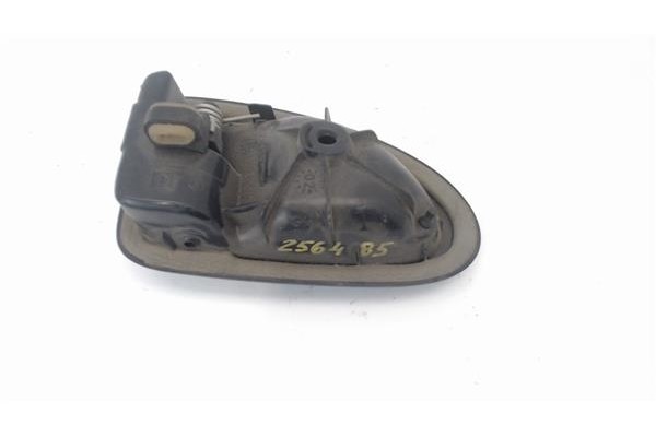 Recambio de manilla int. puerta trasero derecha para renault clio ii fase i (b/cb0) 1.2 16v (b/cb05) referencia OEM IAM 82000959 Recambio de manilla int. puerta trasero derecha para renault clio ii fase i (b/cb0) 1.2 16v (b/cb05) referencia OEM IAM 82000959