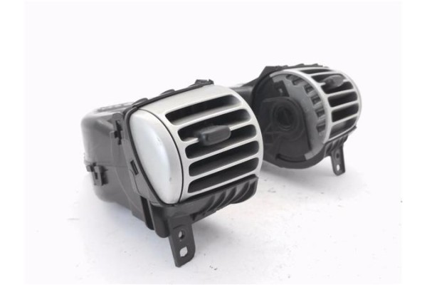 Recambio de rejilla entrada de aire para smart fortwo coupe 0.8 fortwo coupe cdi (33kw) (451.300) referencia OEM IAM A4518300254