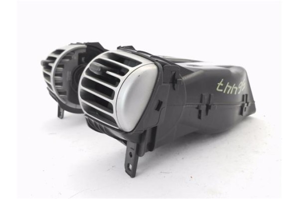 Recambio de rejilla entrada de aire para smart fortwo coupe 0.8 fortwo coupe cdi (33kw) (451.300) referencia OEM IAM A4518300254