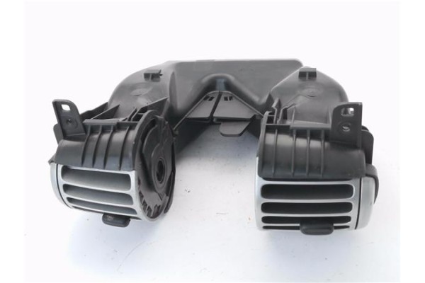 Recambio de rejilla entrada de aire para smart fortwo coupe 0.8 fortwo coupe cdi (33kw) (451.300) referencia OEM IAM A4518300254