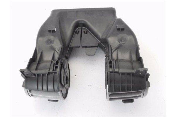 Recambio de rejilla entrada de aire para smart fortwo coupe 0.8 fortwo coupe cdi (33kw) (451.300) referencia OEM IAM A4518300254