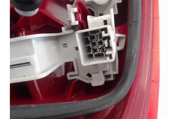 Recambio de piloto trasero derecho para ford fiesta vi 1.25 referencia OEM IAM 1709552  