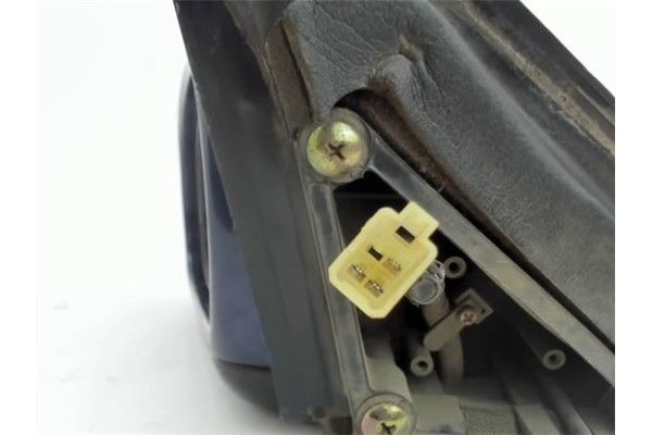 Recambio de retrovisor electrico izquierdo para kia sephia ii 1.5 ls referencia OEM IAM E13010133  