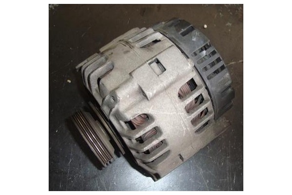 Recambio de alternador para renault clio iii 1.2 16v expression referencia OEM IAM 7700437090 SG9B035 2542422C 