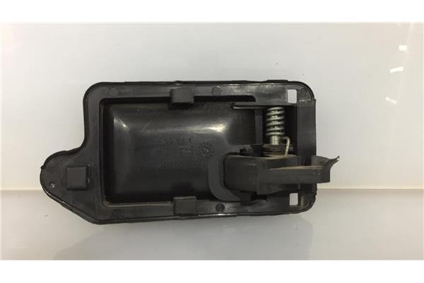 Recambio de manilla int. puerta delantero izquierda para peugeot 106 (s2) 1.4 i referencia OEM IAM 9251957477  