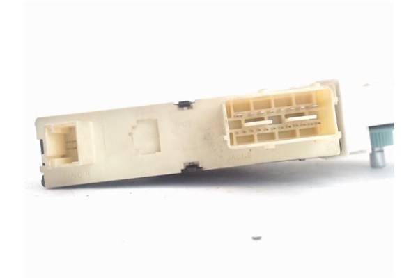 Recambio de motor elevalunas delantero izquierdo para citroen c4 berlina 1.6 hdi referencia OEM IAM 996385101 9221AW 