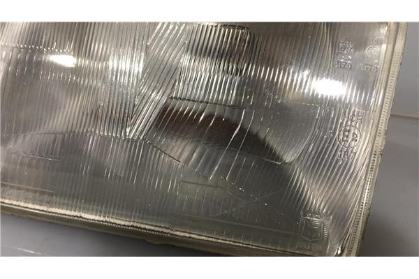 Recambio de faro delantero izquierdo para peugeot 205 berlina 1.4 referencia OEM IAM 6204A3  