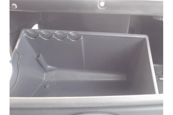 Recambio de guantera salpicadero para mitsubishi colt cz3 berl. 5 (z30a) 1.1 inform (d) referencia OEM IAM MR975612  
