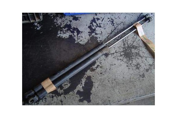 Recambio de amortiguador porton para opel astra g fastback (f48_, f08_) 2.0 dti 16v referencia OEM IAM 132677  